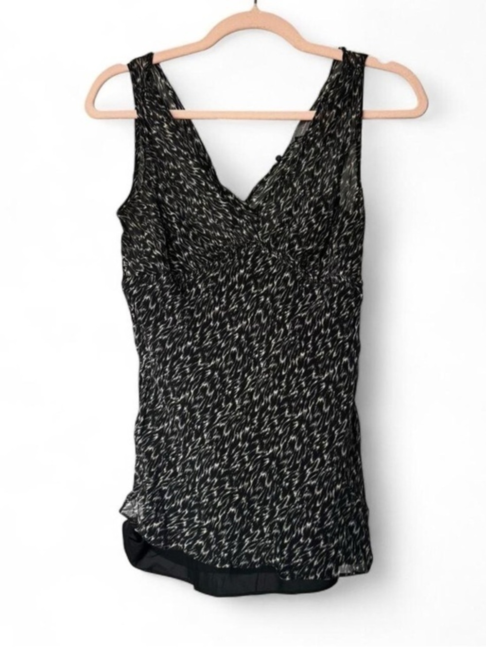 Ann Taylor 100% Silk Sleeveless V-Neck Top Abstract Black White Print Size 6